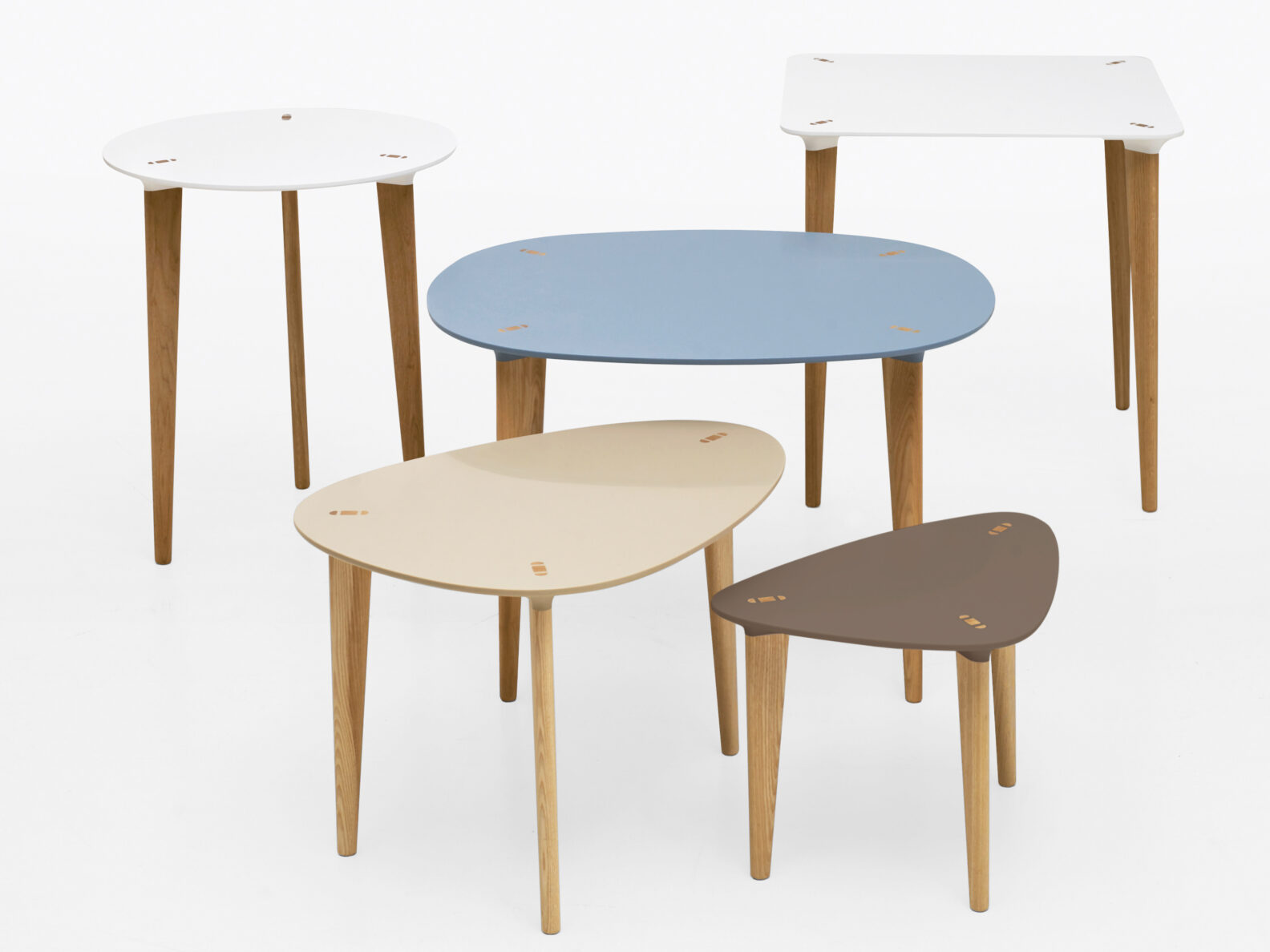 Buff Bord Hi Macs Karl Andersson Söner 106 | ScandinavianDesign.com