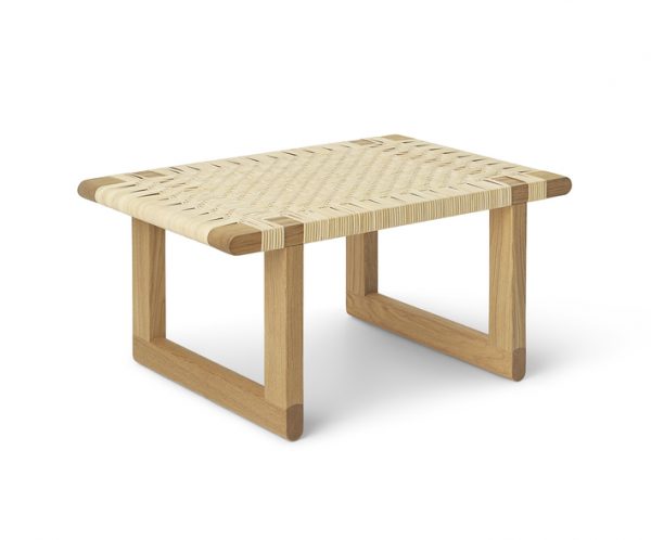 The BM0488S Table Bench is a shorter version of Børge Mogensen’s famous ...