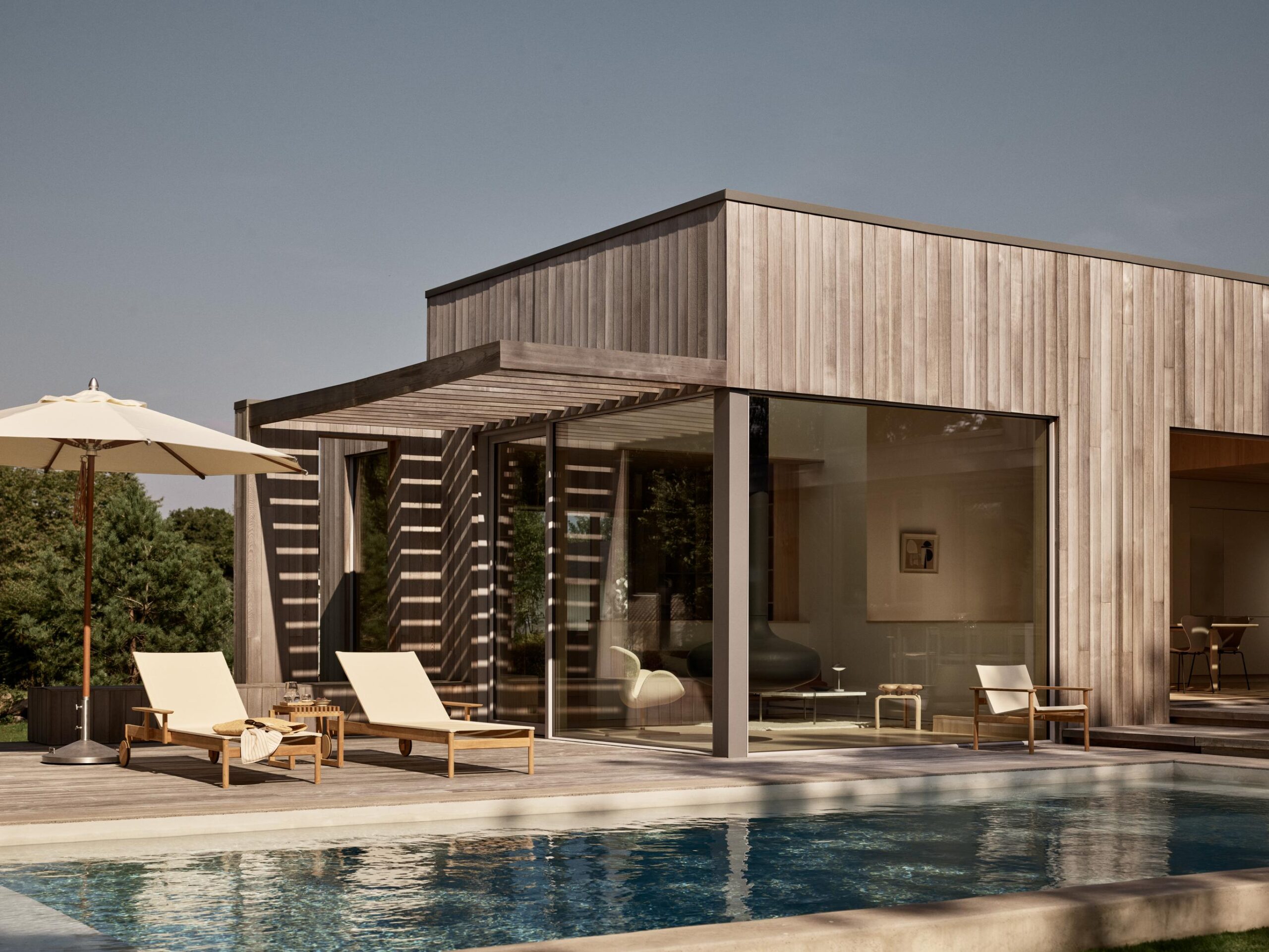 FH_Pelagus_Sunbed_Lounge_chair_Atlantis_330_Off-White_Cutter_Stool_Teak