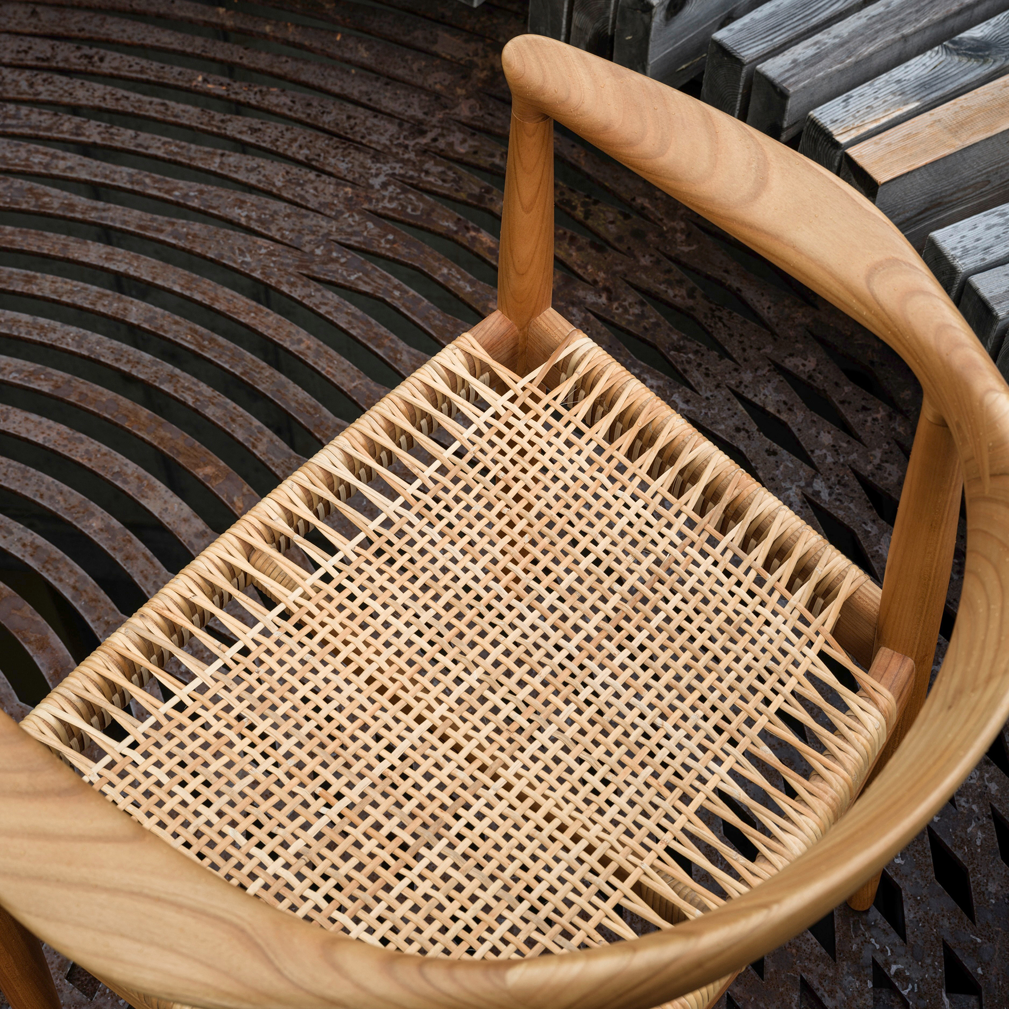 Pp501_2024_carlsberg_byen_lifestyle_round_chair_clr_arr-4 | ScandinavianDesign.com