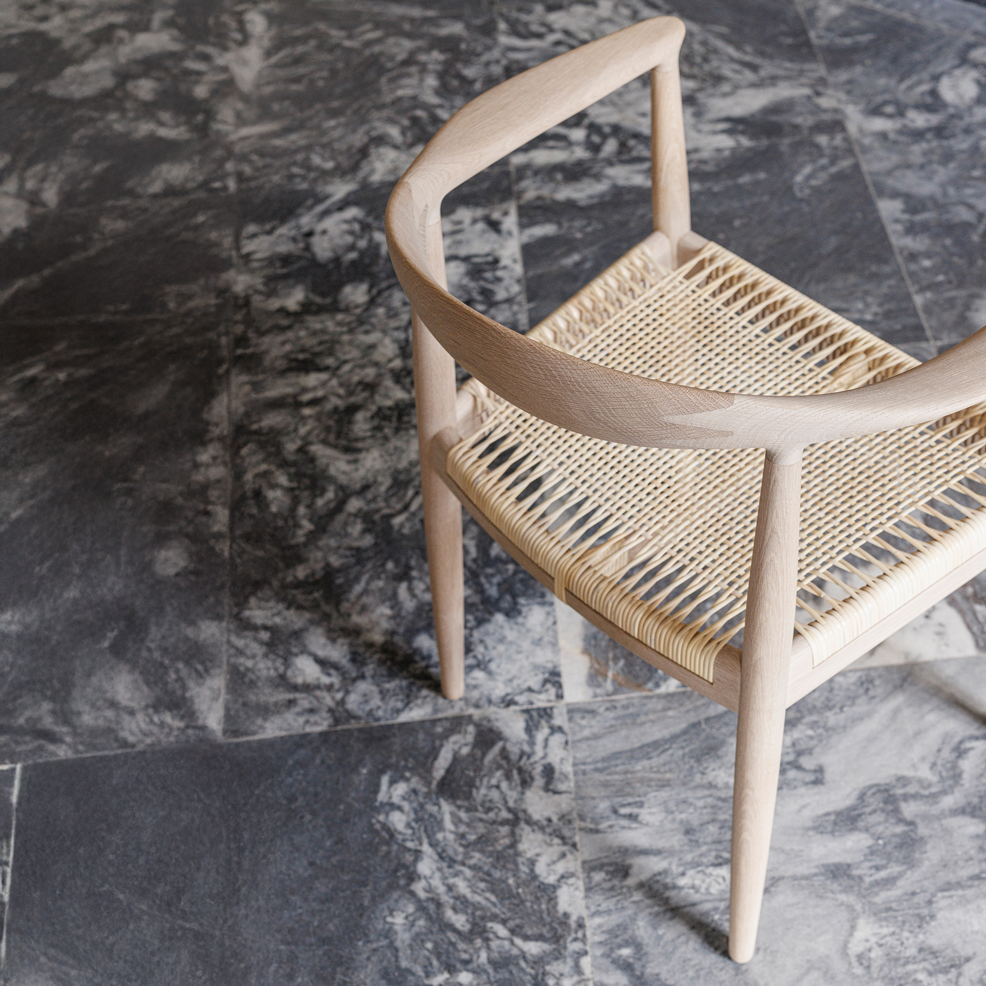 Pp501_round_chair_oak_soap_pp_mobler_wegner_lifestyle_arr-3 | ScandinavianDesign.com