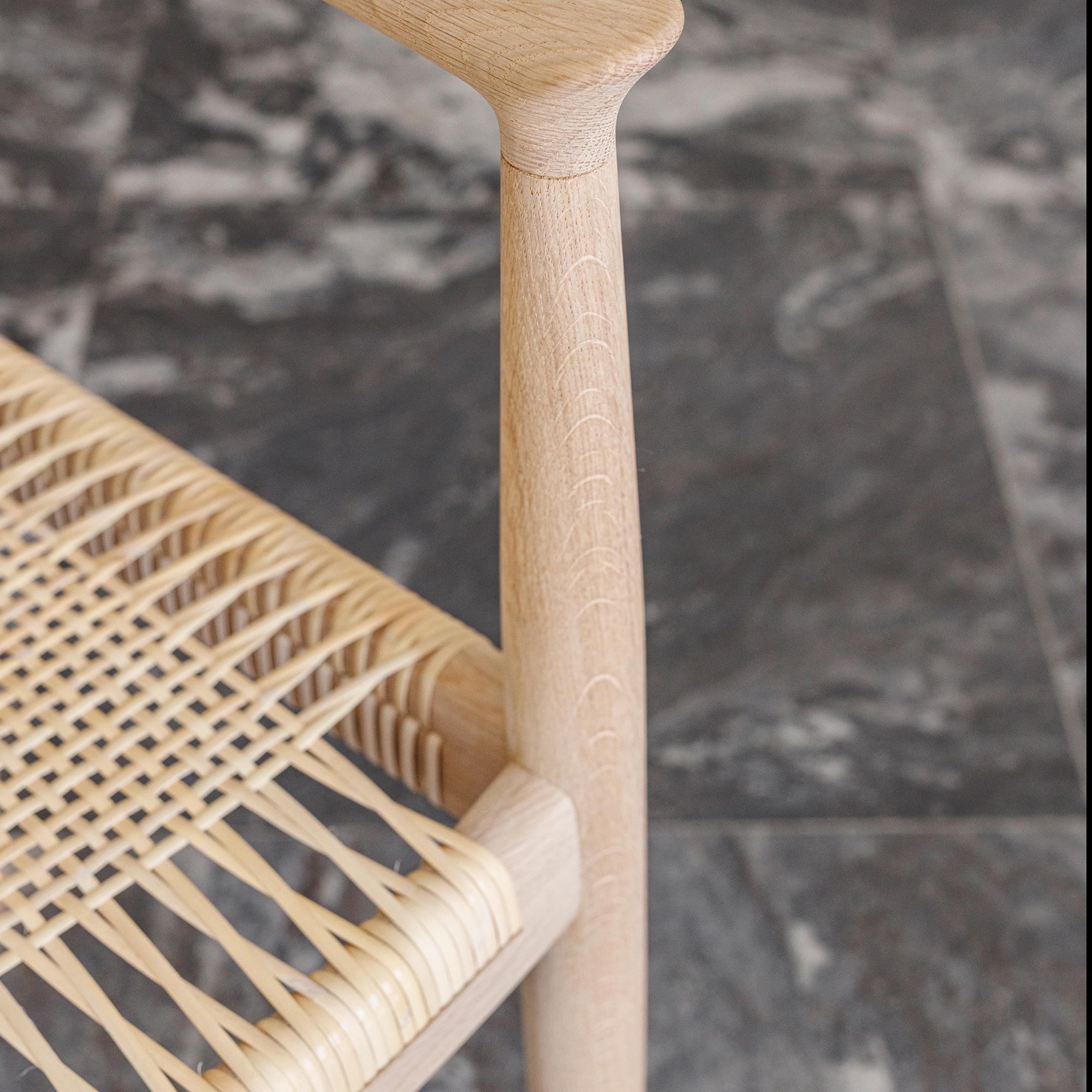 Pp501_round_chair_oak_soap_pp_mobler_wegner_lifestyle_arr-4 | ScandinavianDesign.com