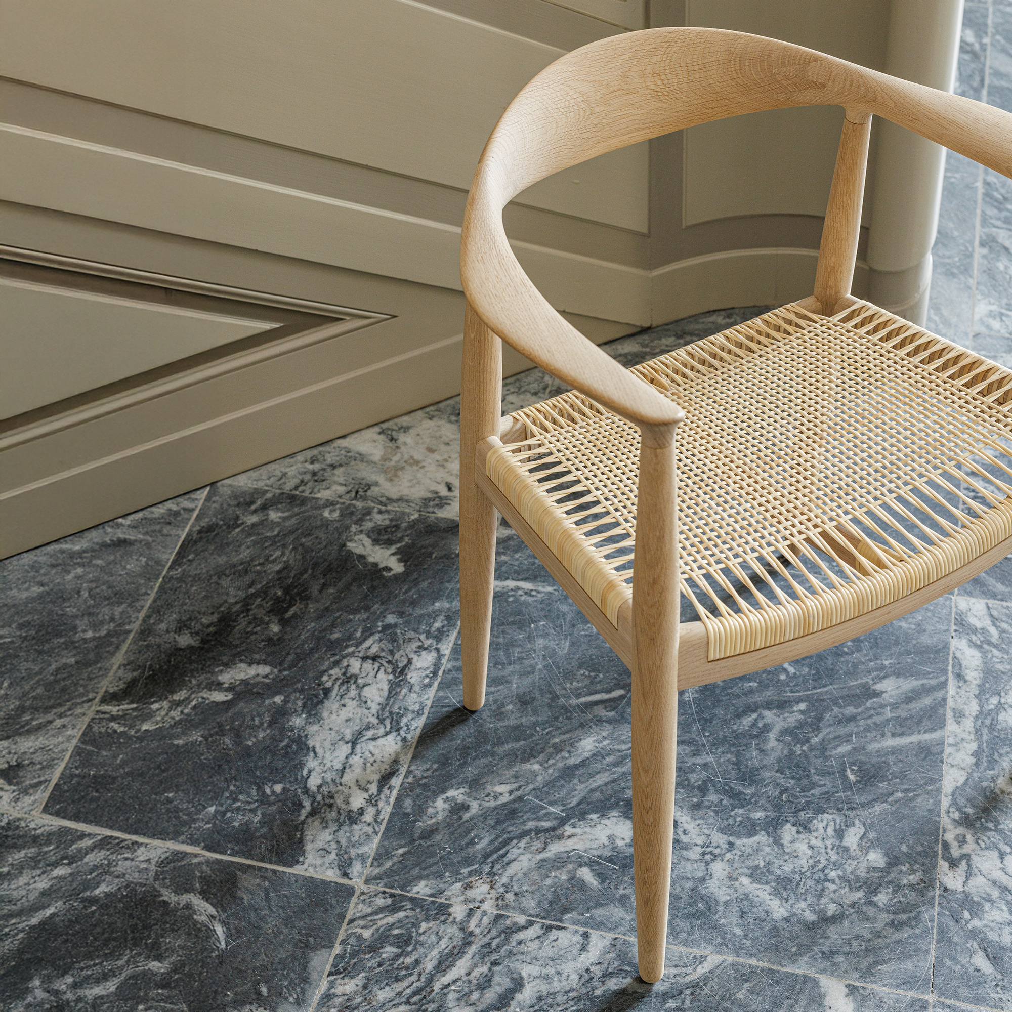 Pp501_round_chair_oak_soap_pp_mobler_wegner_lifestyle_arr-6 | ScandinavianDesign.com