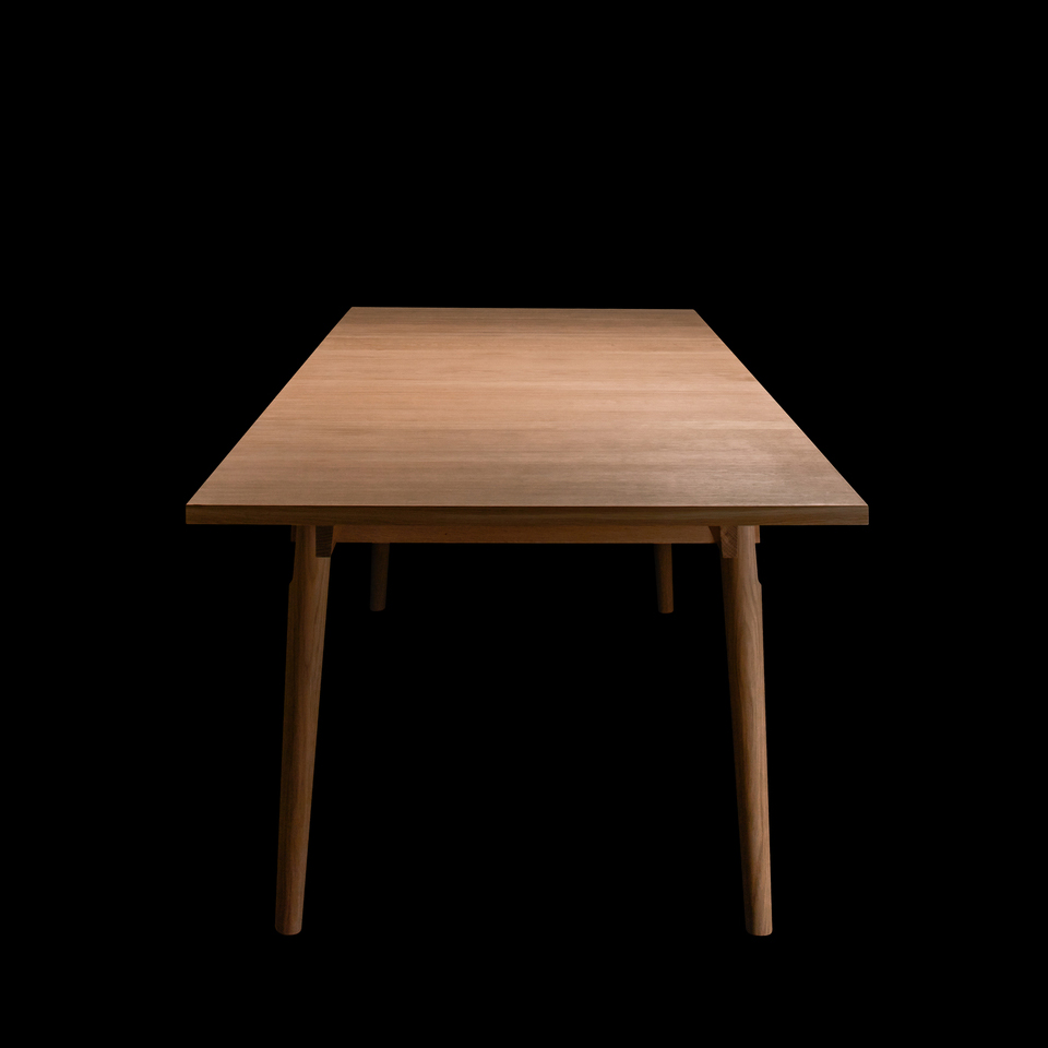Pp850_oak_oil_front_220cm_bg_black_eb-1 | ScandinavianDesign.com