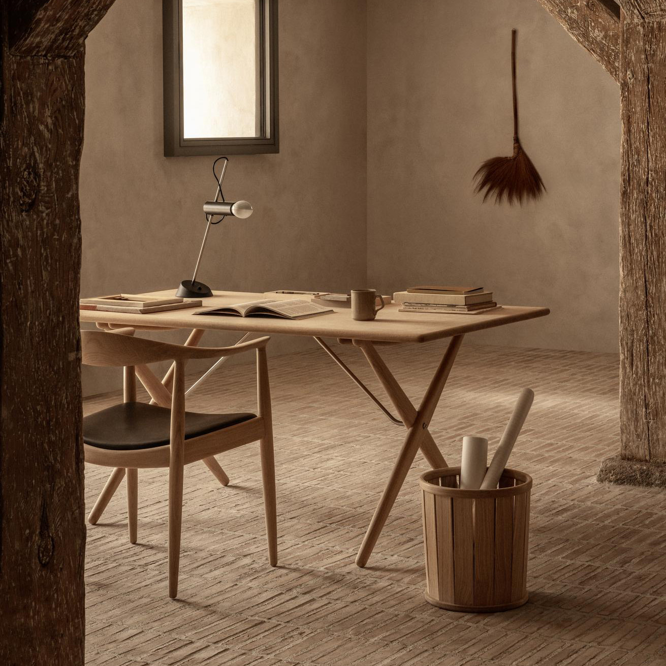 Pp85_cross_legged_table_oak_pp_mobler_wegner_lifestyle_cma-1 | ScandinavianDesign.com