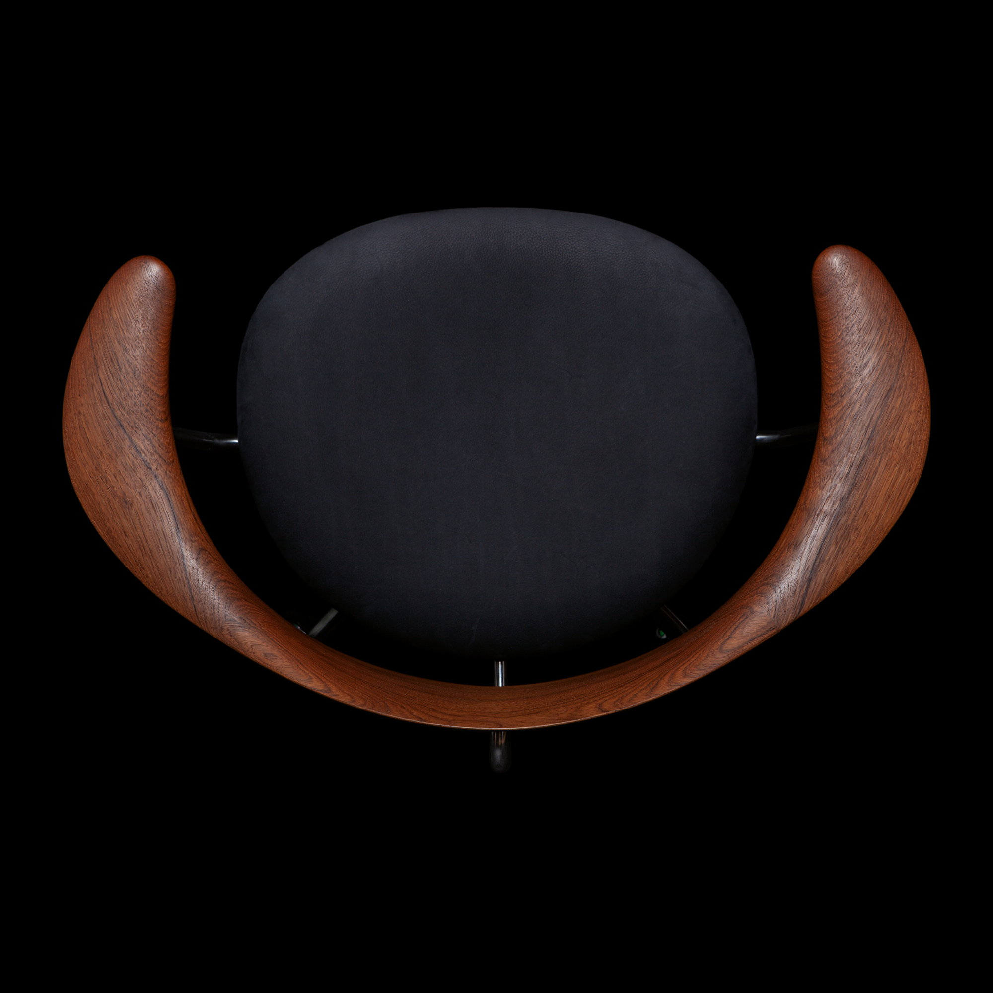 Pp_502_teak_oil_dunes_black_bg_black_khp-2 | ScandinavianDesign.com