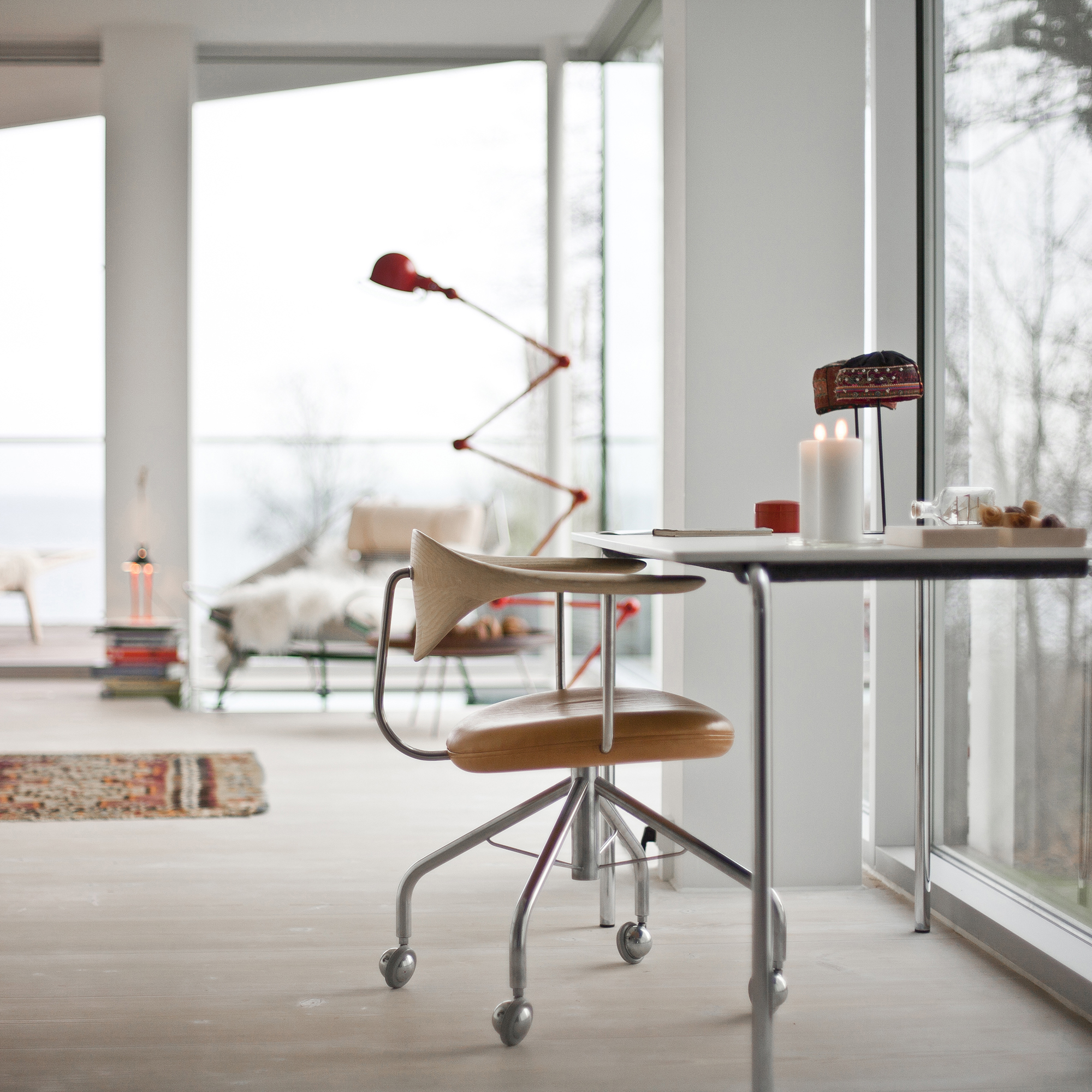 Pp_mobler_pp502_swivel_chair_ash_leather_snekkersten_2016_interior_clr_kpp-4 | ScandinavianDesign.com