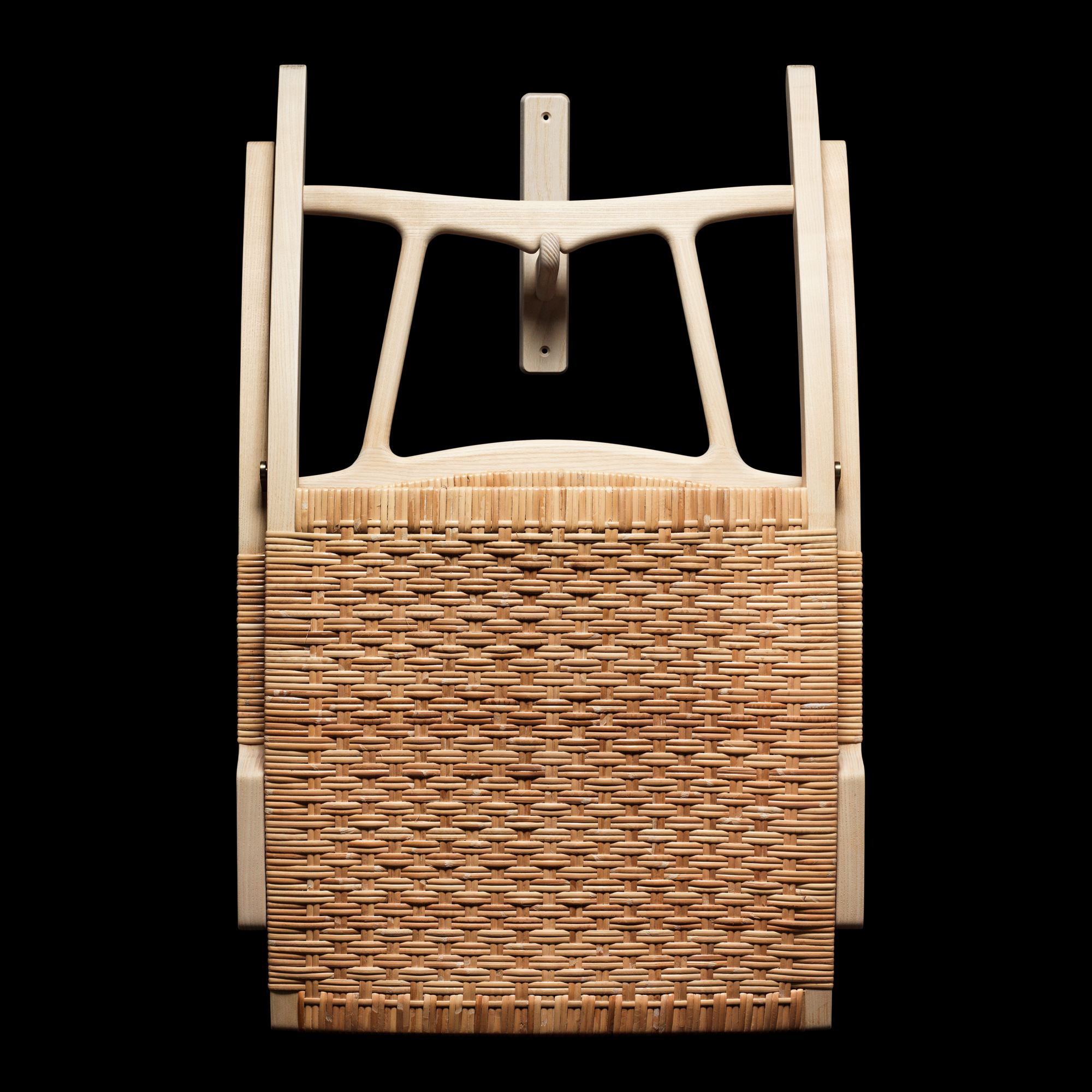 Pp_mobler_pp512_folding_chair_ash_soap_cane_natural_bg_black_ahb-3 | ScandinavianDesign.com