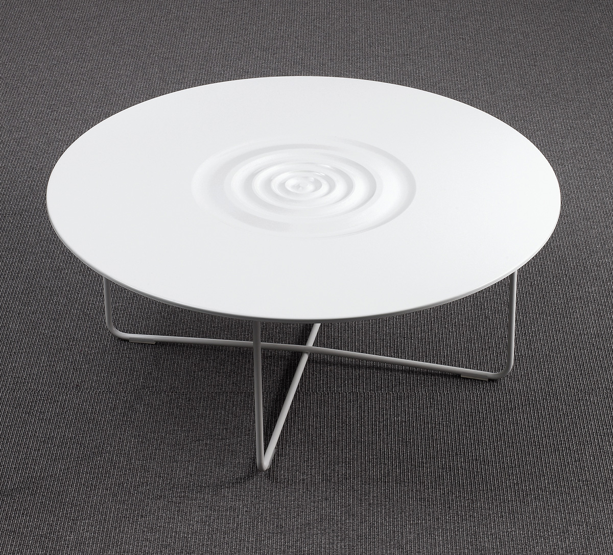 OFFECCT is proud to present the Droplet table with its organic form designed by the young Norwegian Ingunn Eikeland Björkelo.
