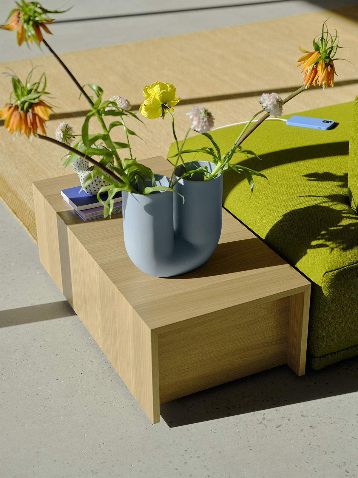 Connect-table-46-92-oak-veneer-connect-vidar-956-kink-ply-hi-res | ScandinavianDesign.com