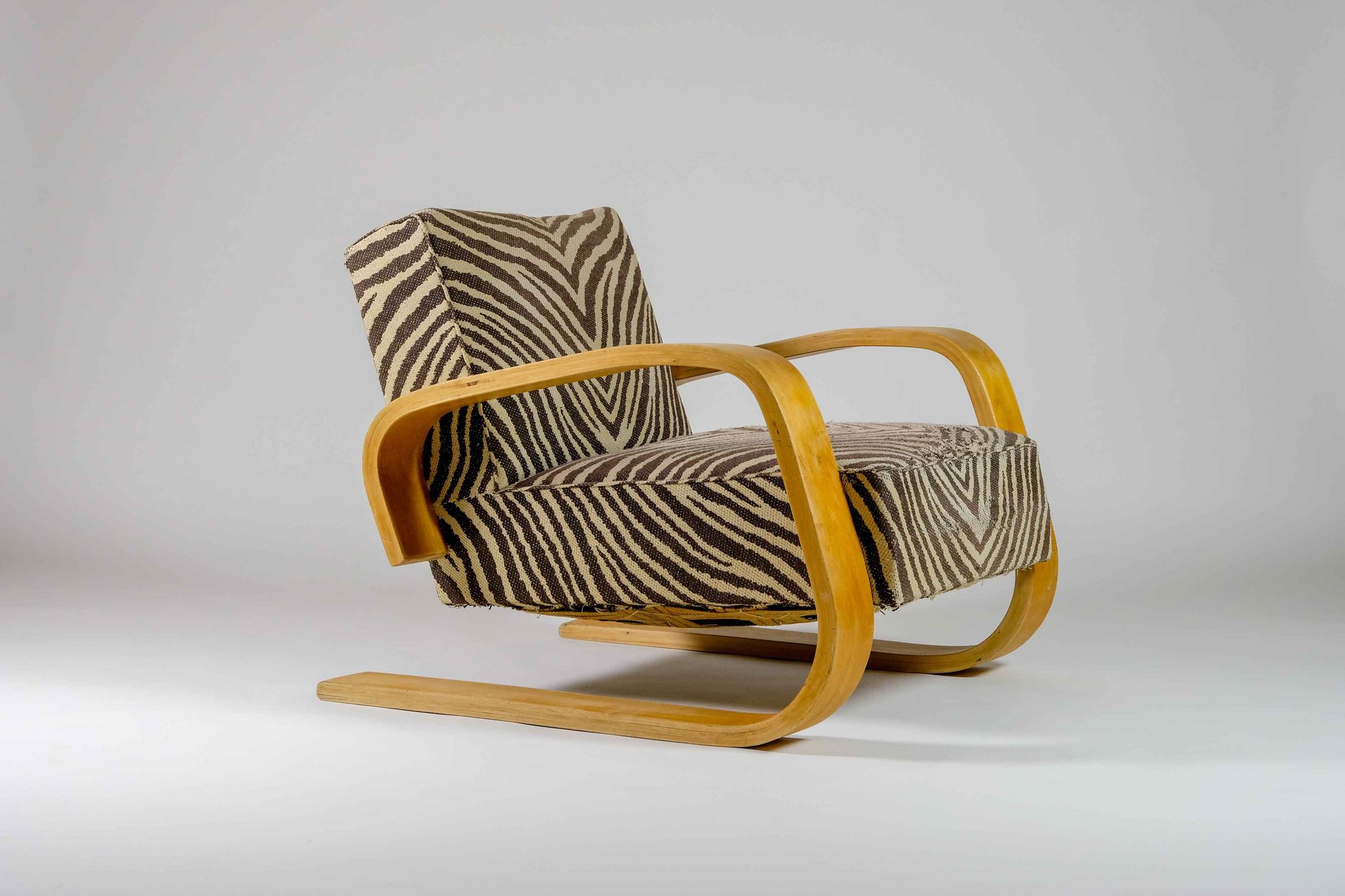 Alvar Aalto armchair 37 1936 Pertti Männistös photo Anssi Vaarola Alvar Aalto armchair 37 1936 Pertti Männistös photo Anssi Vaarola