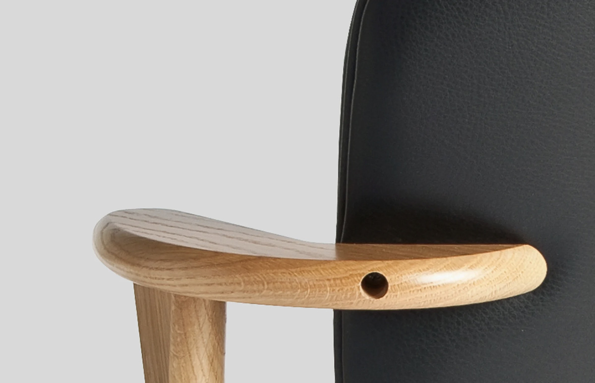 Domus Chair black leather upholstery Teaser image