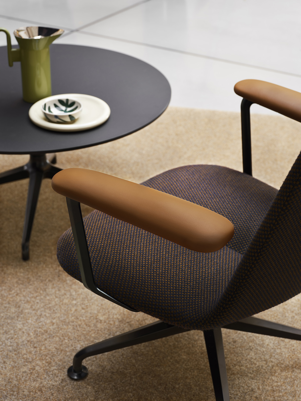 Primo lounge armrests in leather Primo lounge armrests in leather