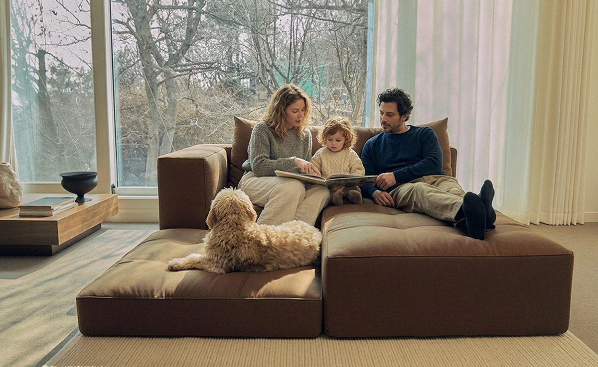 Alloso Didim modular sofa system in open interior, Note Design Studio