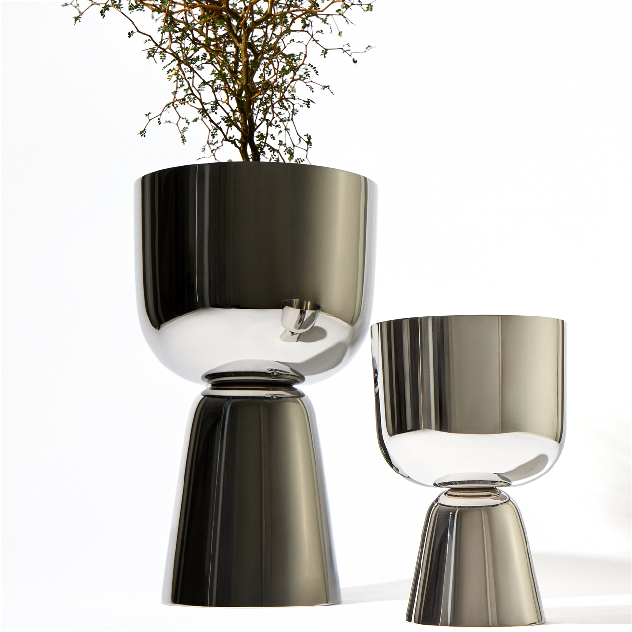 1086397 IittalaEMEA 03 iittala Nappula plant pot 190x125 mm stainless steel 1086397 IittalaEMEA 03 iittala Nappula plant pot 190x125 mm stainless steel