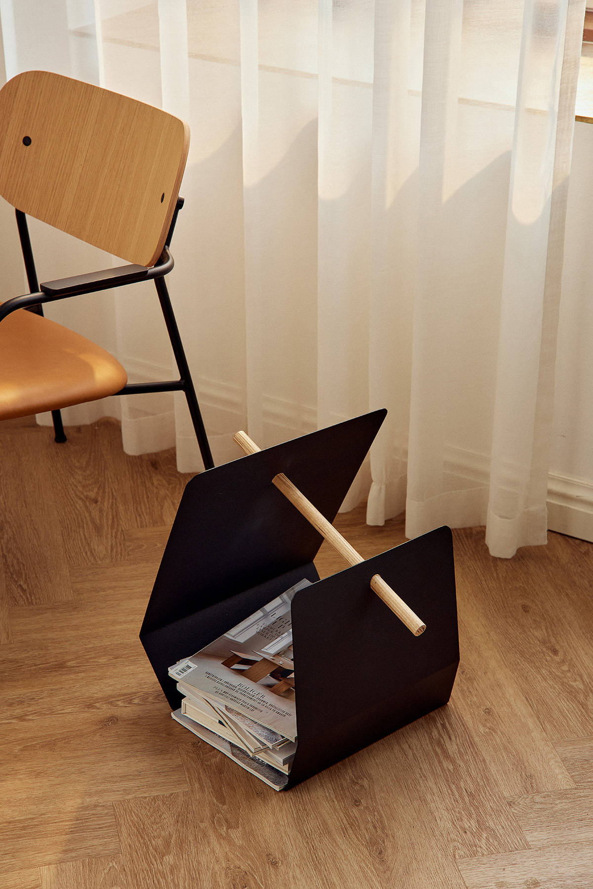 Edge Magazine Holder powder coated metal black Scope Lounge whitepigm. matt lacquer oak veneer cognac leather Edge Magazine Holder powder coated metal black Scope Lounge whitepigm. matt lacquer oak veneer cognac leather
