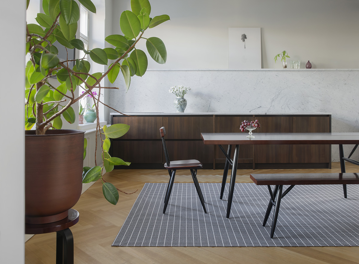 Esplanadi 145133015 dark violet light grey stone dining room