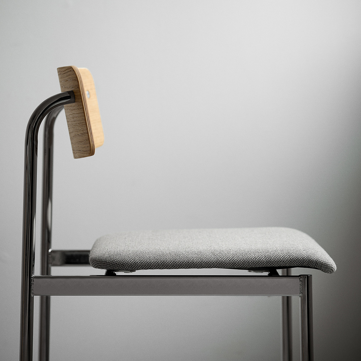MOEBE Offset Chair PP Chrome Oak Re Wool 128 High Res 08 OCCHOOAREW128