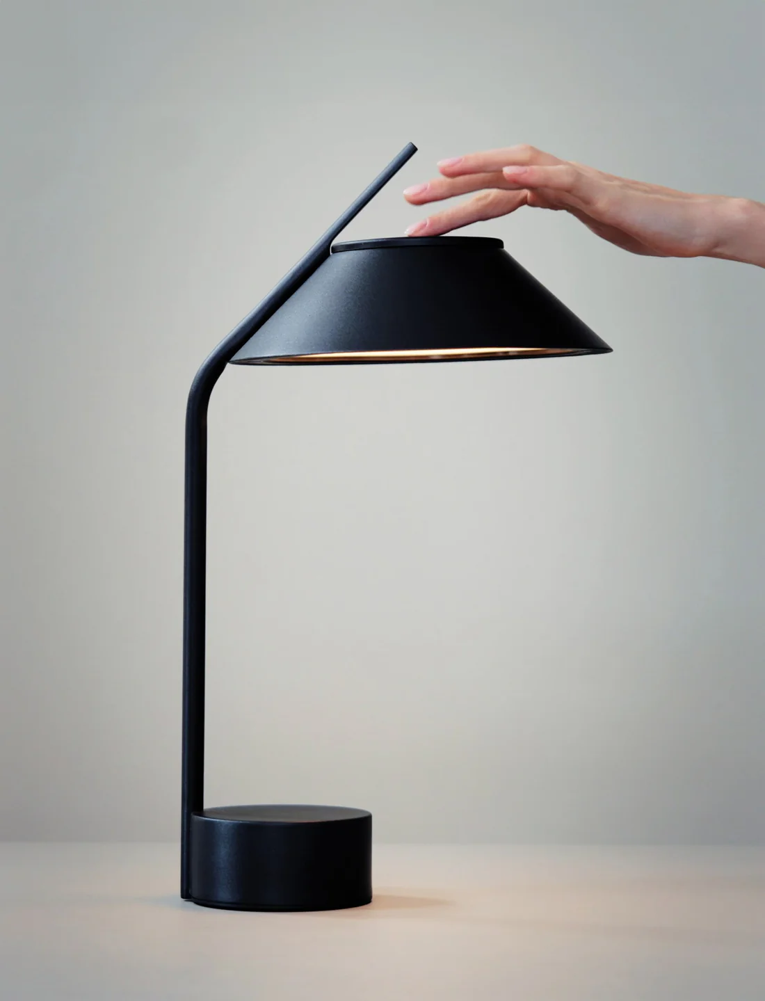 stelton 625 vinkel led lamp on off touch button 1100x