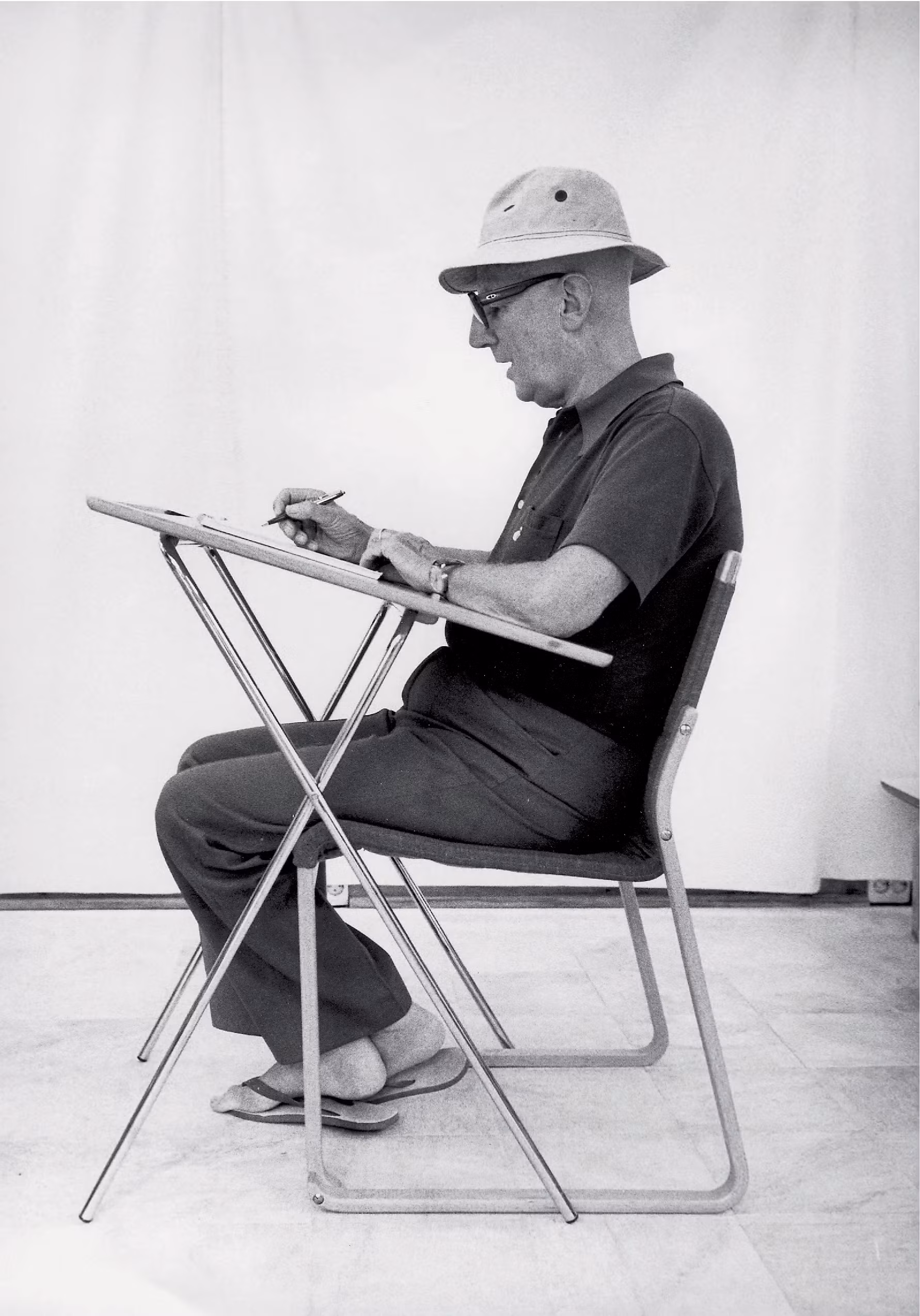 Bruno Mathsson ritar