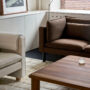 JotaSofa3SeaterTechnicolour370OakBlack JotaLoungeChairMood1104 IsletsCoffeeTableSmokedOak kopi