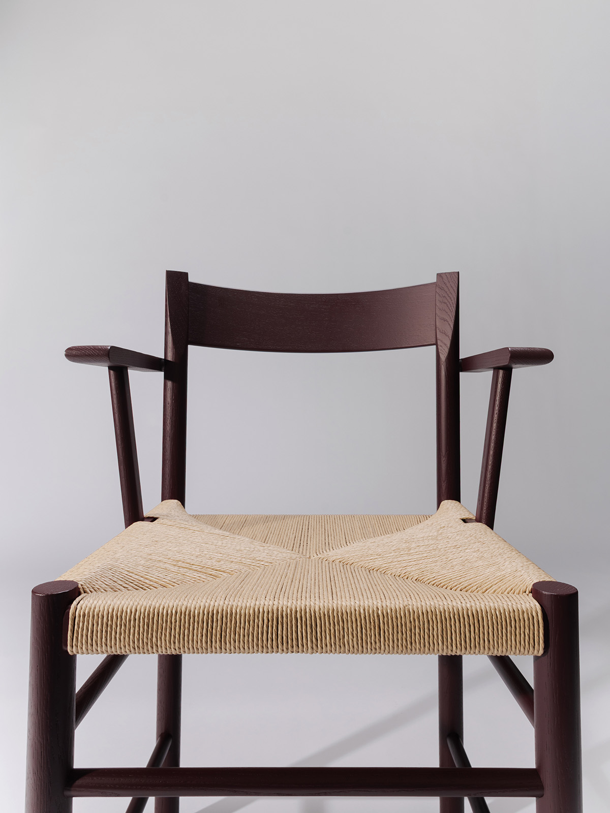 Brdr kruger FChair Armrest OakBurgundyLacquered PaperCord Credits SifBangMikkelsen 14