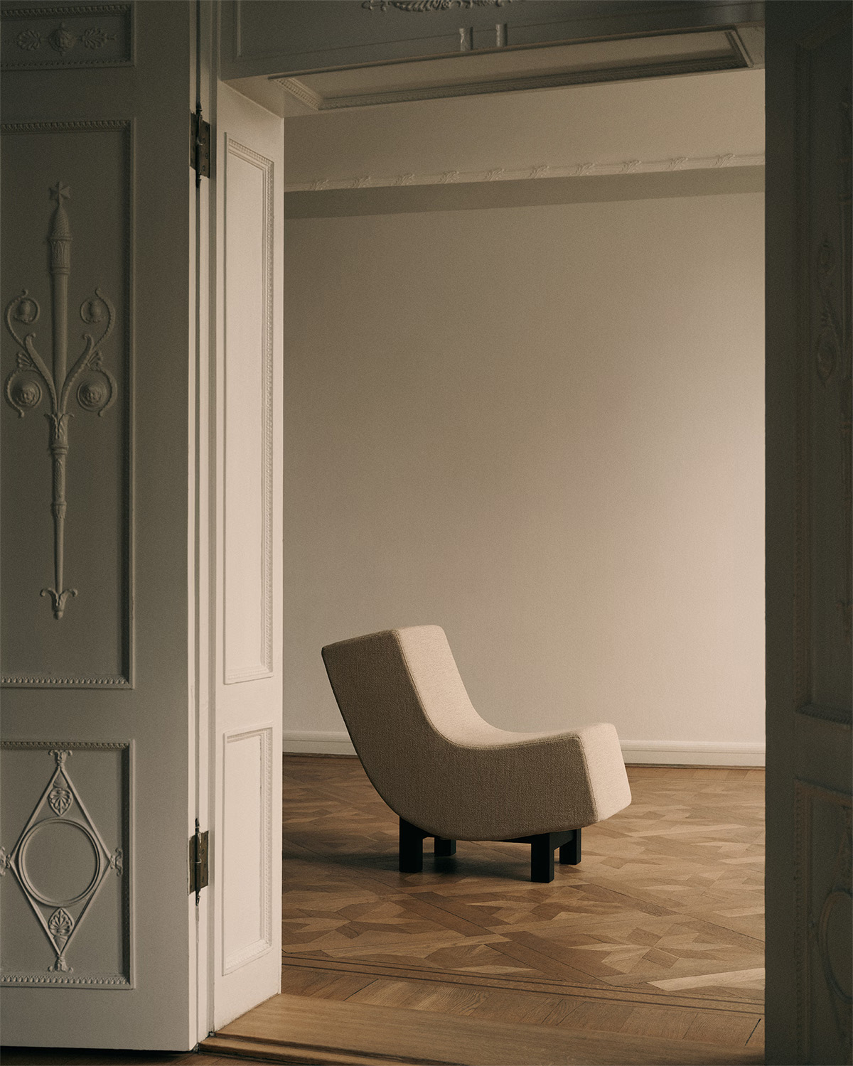 Fogia Lifestyle BD1 Lounge chairs Ecriture 0240 Black oak legs