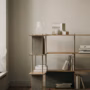 Fogia Lifestyle Bond 30 freestanding corner shelf in lacquered oak with Cube tall vase in linen 02