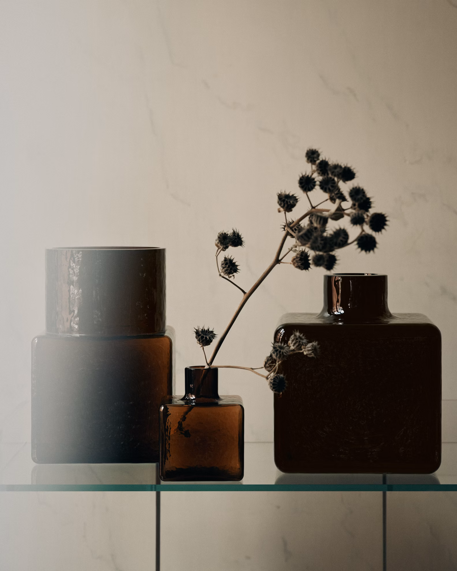 Fogia Lifestyle Cube vases in amber and black