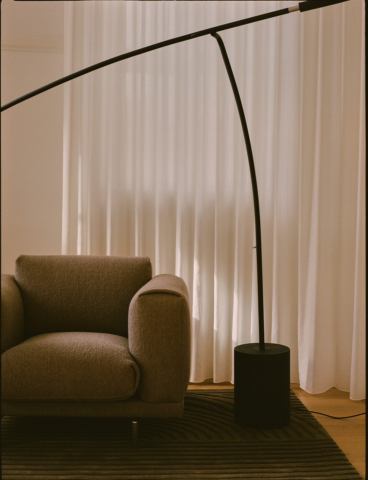editorial contra floor lamp rest lounge chair hearth 06 chrome relevo quattro taupe HI RES