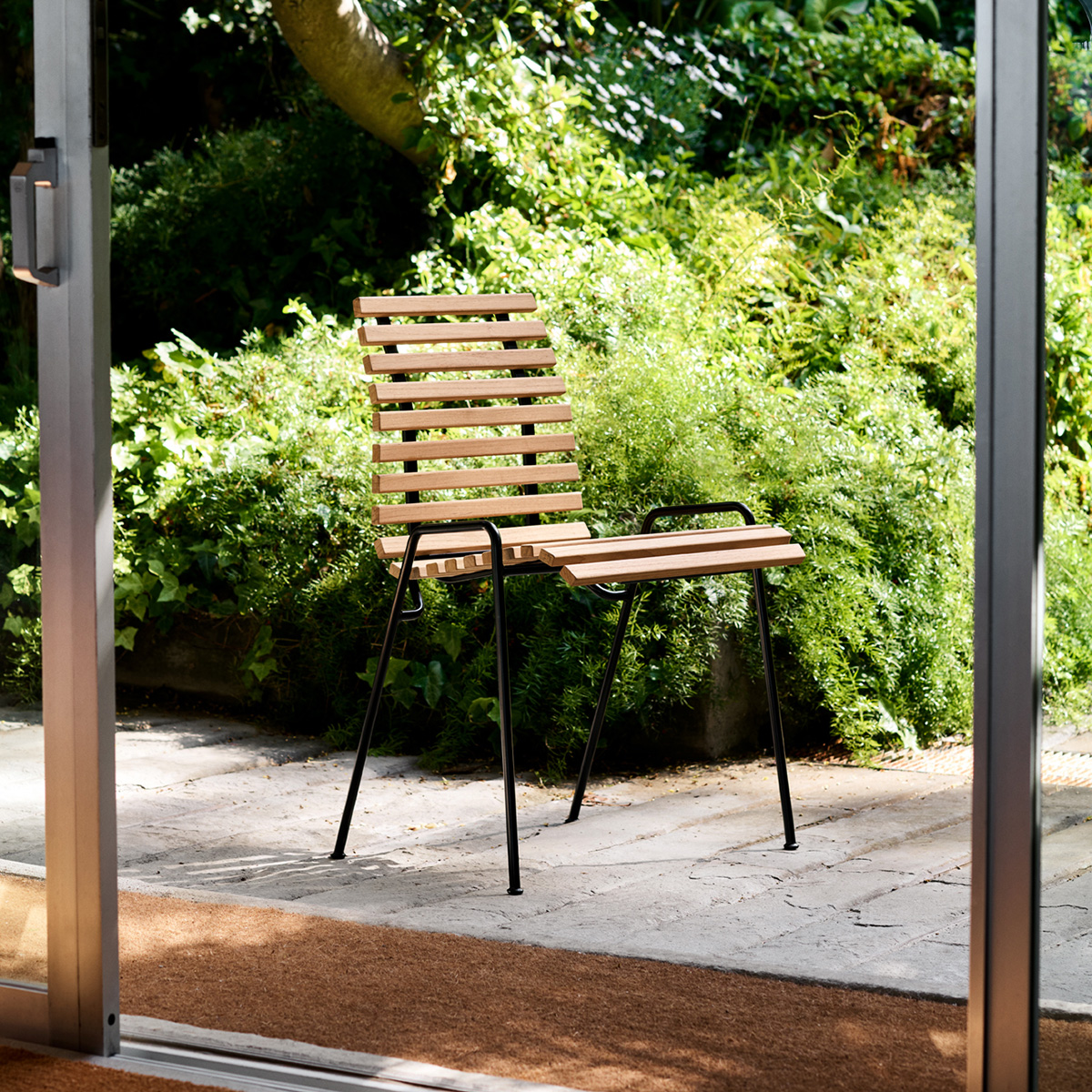 RFH Terrace Chair by Robin Day for &Tradition, featuring teak wooden slats and black steel tube legs