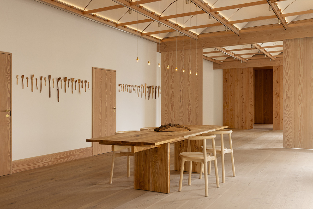Wall and Ceiling Cladding Dinesen Showroom DK Office Kim Lenschow Photo Dinesen HIGH 17 Wall and Ceiling Cladding Dinesen Showroom DK Office Kim Lenschow Photo Dinesen HIGH 17