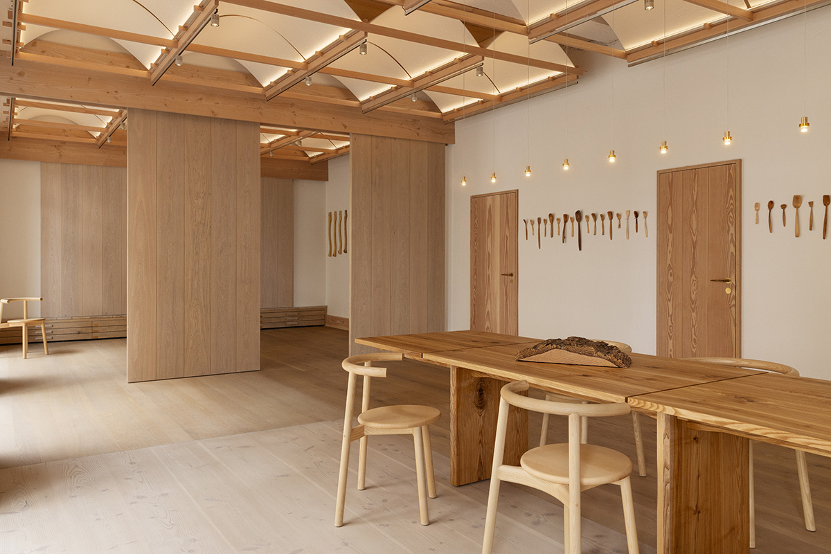 Wall and Ceiling Cladding Dinesen Showroom DK Office Kim Lenschow Photo Dinesen HIGH 2 Wall and Ceiling Cladding Dinesen Showroom DK Office Kim Lenschow Photo Dinesen HIGH 2