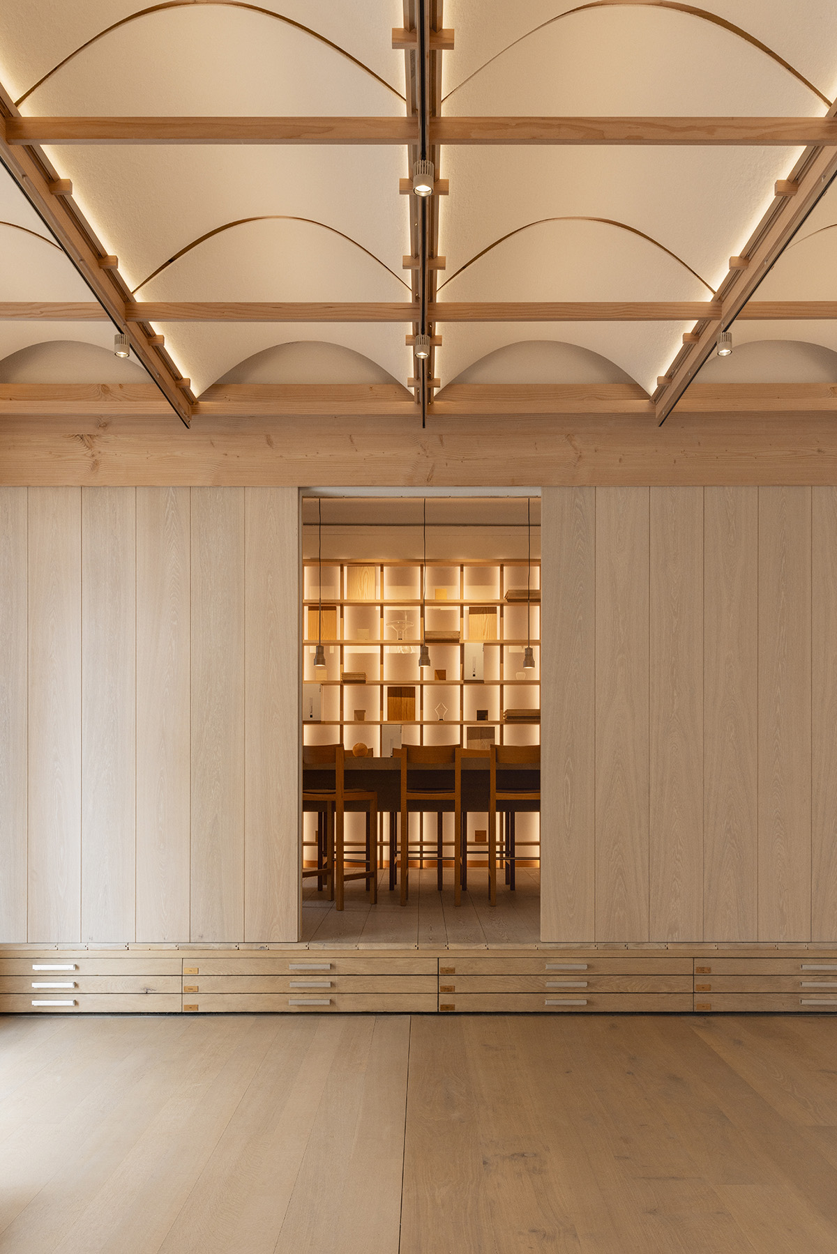 Wall and Ceiling Cladding Dinesen Showroom DK Office Kim Lenschow Photo Dinesen HIGH 4 Wall and Ceiling Cladding Dinesen Showroom DK Office Kim Lenschow Photo Dinesen HIGH 4
