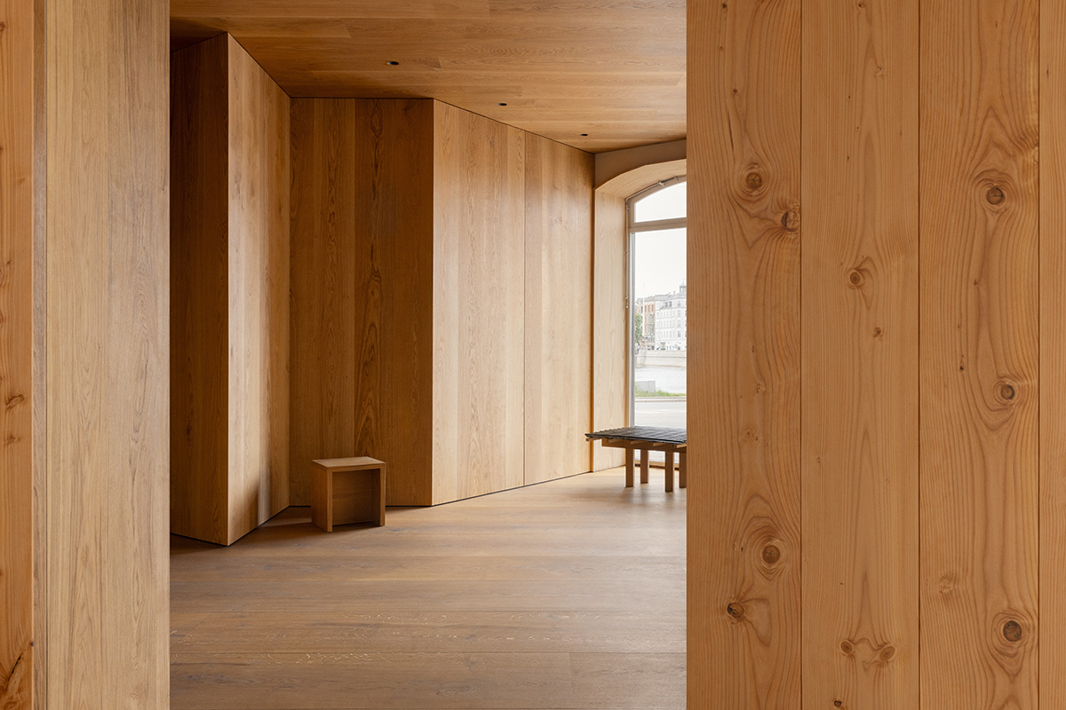 Wall and Ceiling Cladding Dinesen Showroom DK Office Kim Lenschow Photo Dinesen HIGH 5 Wall and Ceiling Cladding Dinesen Showroom DK Office Kim Lenschow Photo Dinesen HIGH 5
