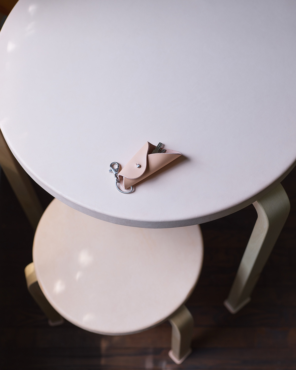 Artek + Hender Scheme in situ Stool 60 Table 90C Key Chain 3 master Artek + Hender Scheme in situ Stool 60 Table 90C Key Chain 3 master