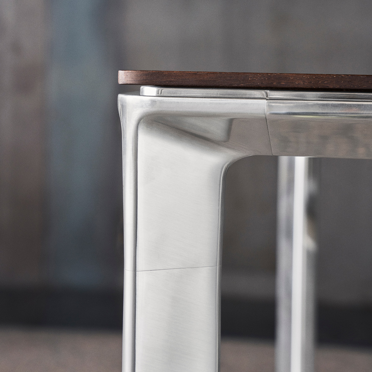 vipp 434 dining table large dark oak detail 03 vipp 434 dining table large dark oak detail 03