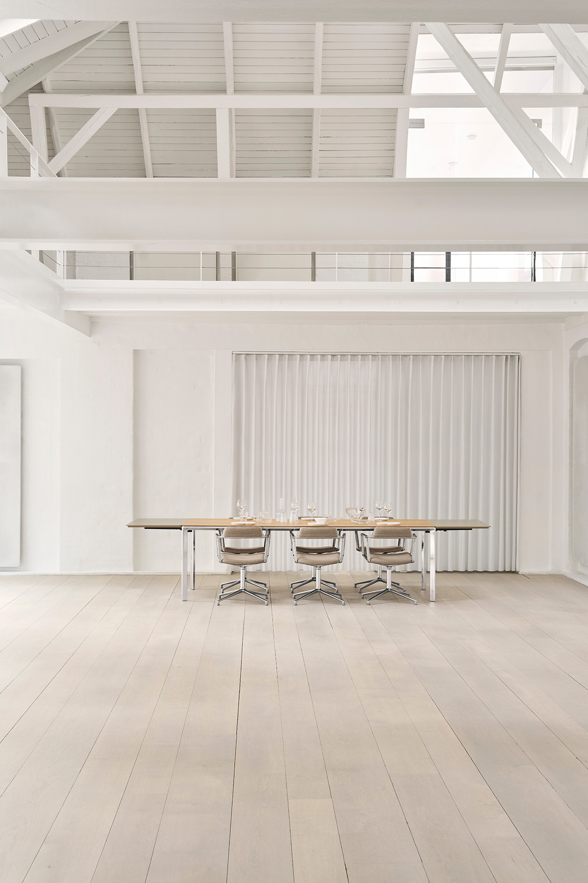 vipp 434 dining table large light oak 03 vipp 434 dining table large light oak 03