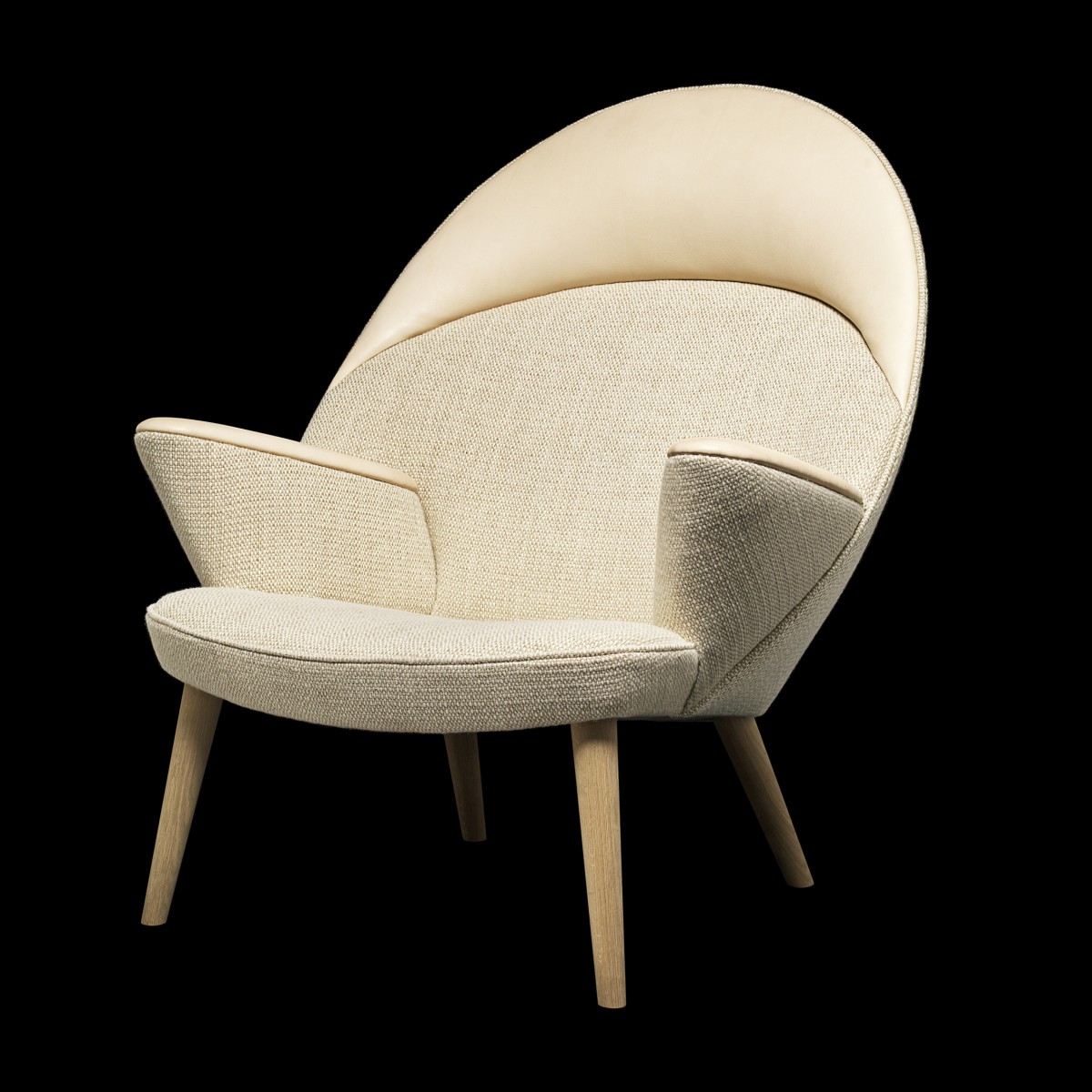 Upholstered Peacock Chair by Hans J Wegner PP Møbler